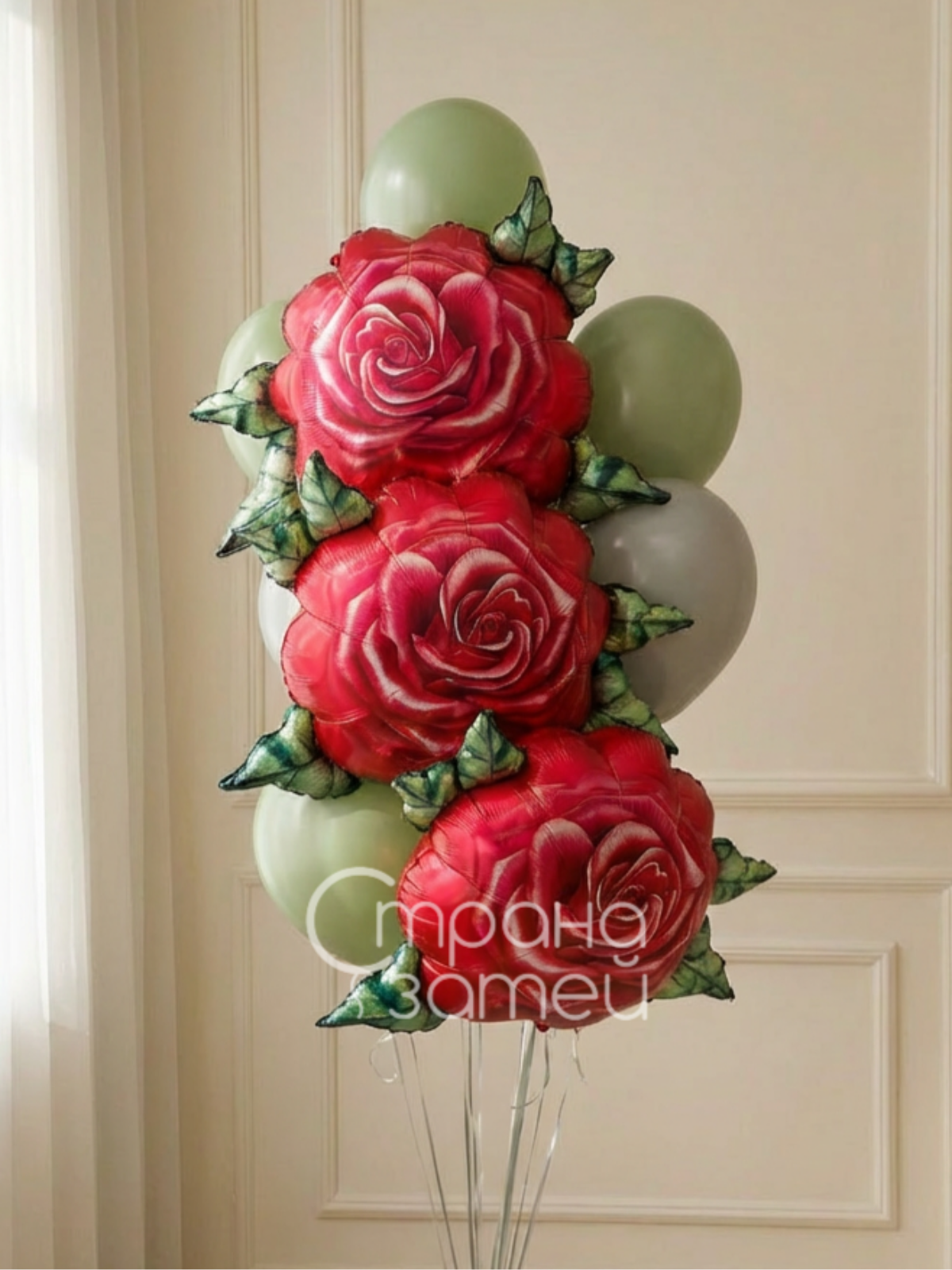 Photo_1769283069031 Фонтан из 12 шаров в зелёной гамме с трёмя фигурами роз, лавровым листом и эвкалиптом, Нижний Новгород