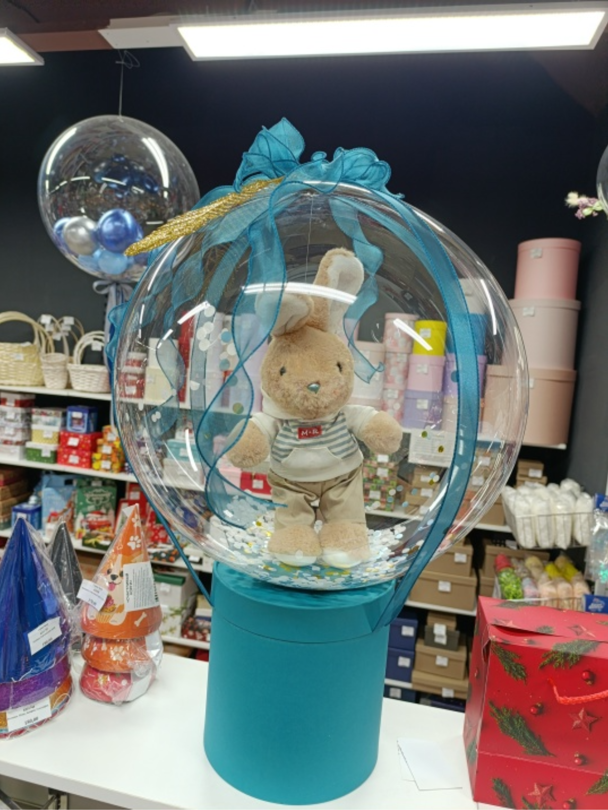 babl-boks-zajka-v-biryuze-nizhniy-novgorod.jpg Бабл бокс «Зайка в бирюзе», прозрачный шар с зайкой 35 см на коробке, Нижний Новгород