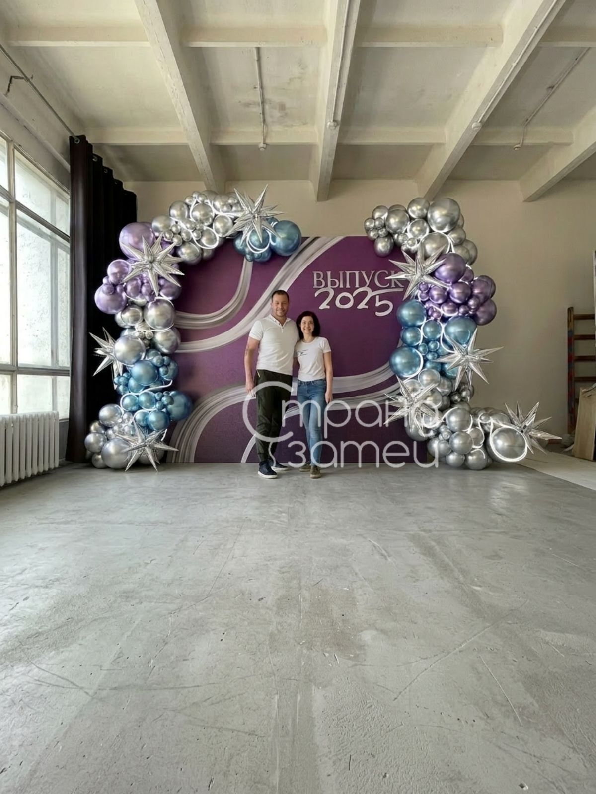 fotozona-iz-sharov-hromovoe-siyanie-vypusknoy-led Фотозона из шаров на выпускной 4,5×2,4 м с хром-шарами и подсветкой, Нижний Новгород