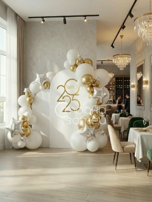 fotozona-na-vypusknoy-v-shkole-torzhestvennyy-vecher Фотозона на выпускной в школе с баннерами и гирляндами из шаров, Нижний Новгород